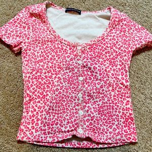 BRANDY MELVILLE pink and white leopard print baby tee